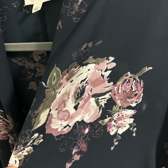 Everly Navy Blue Floral Kimono Size Small - Picture 4 of 4